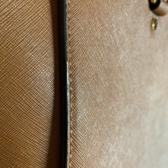 Micheal Kors large crossbody/tote bag. - Picture 8 of 10